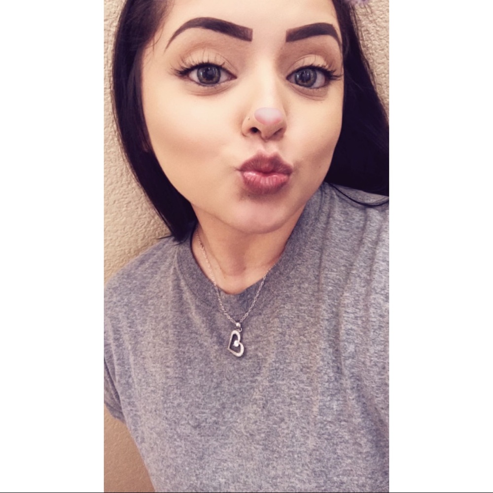 Meet your Posher, Elena